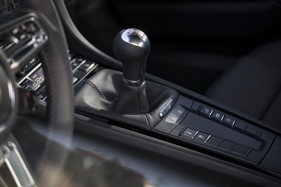 Детали интерьера Porsche 718 Cayman T (982C) 2019 года  (WW) (фото 62 из 73)